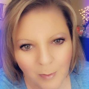 Meet your Posher, Joni